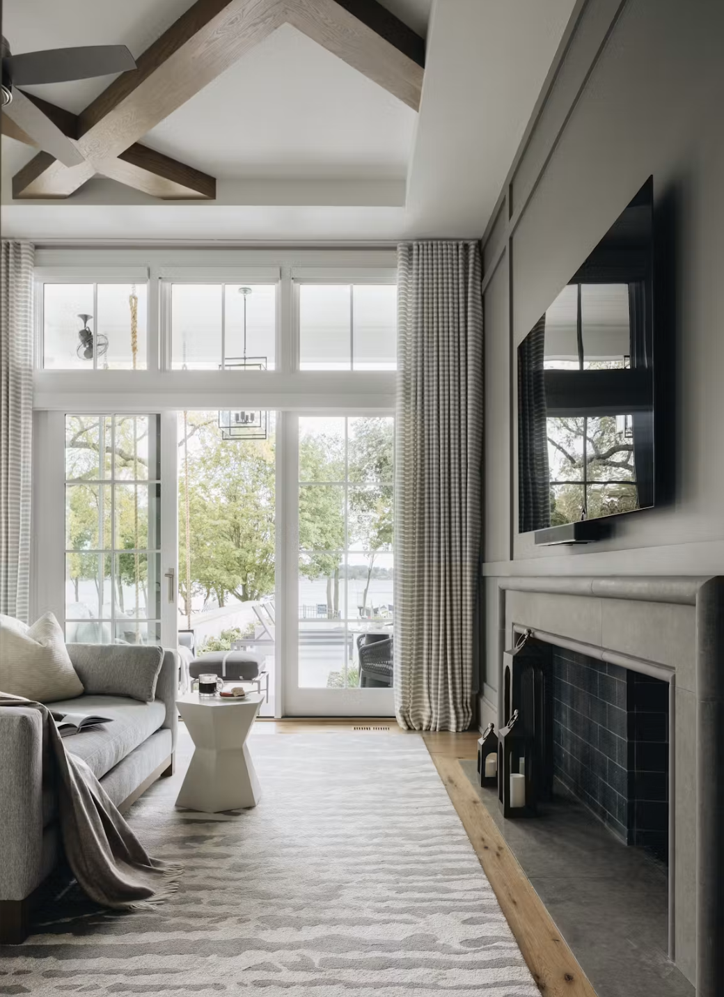 Lakeside Retreat project image 17